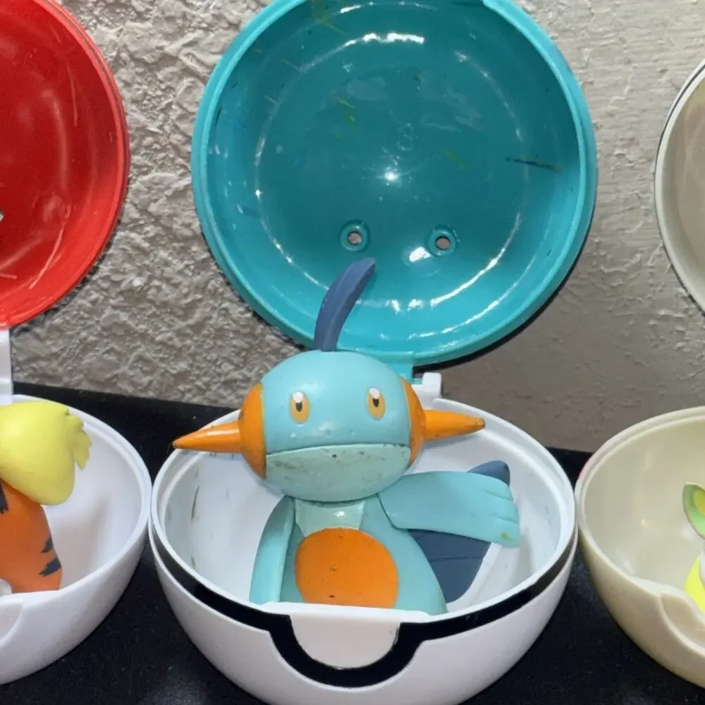 Pokémon Poke Balls TOMY Pokeball Throw N Pop Lot Of 7 W/ Figures